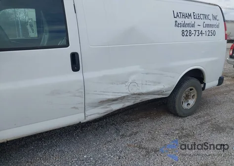 2015 Chevrolet Express 2500 Work Van z USA, uszkodzony, nr VIN 1GCWGFFF3F1107535